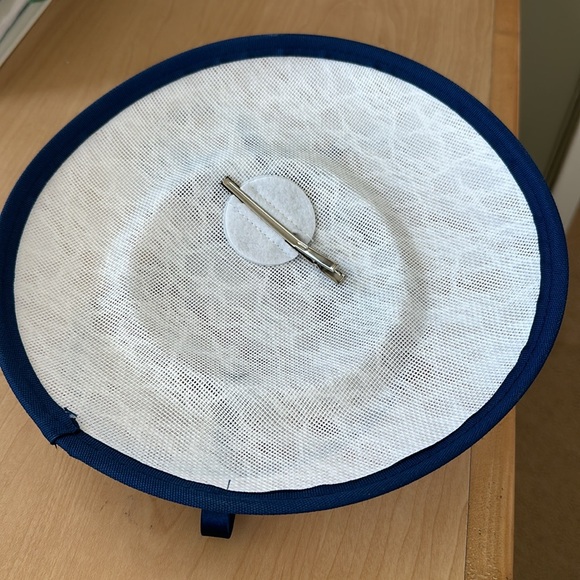 English Fascinator Hat White and Navy - Picture 2 of 4